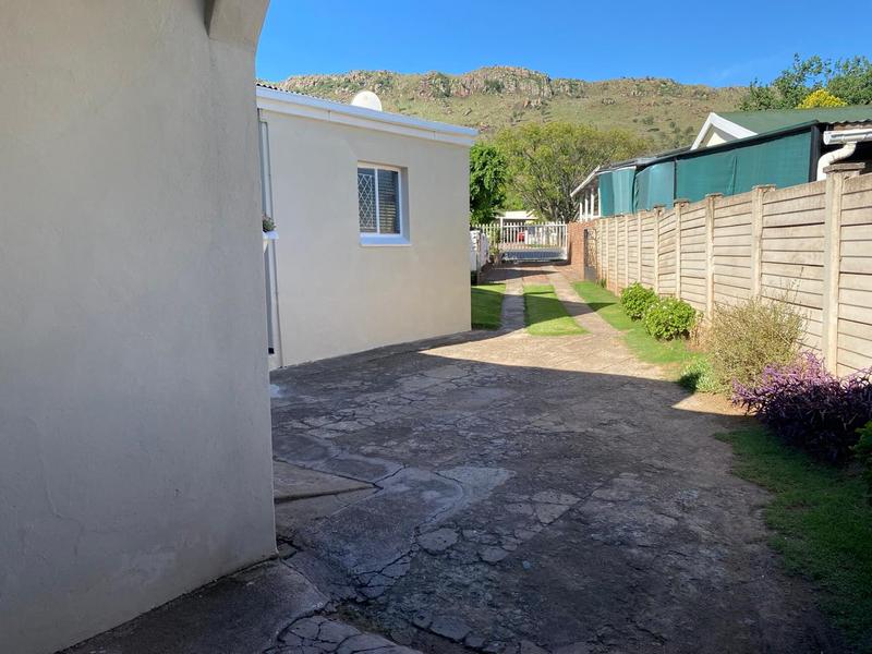 To Let 4 Bedroom Property for Rent in Bergsig Eastern Cape